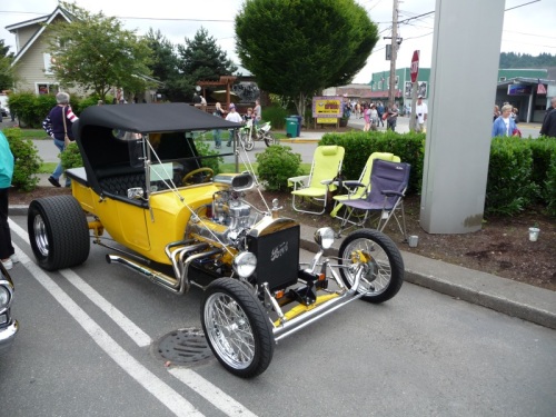 Yellow car July 4th